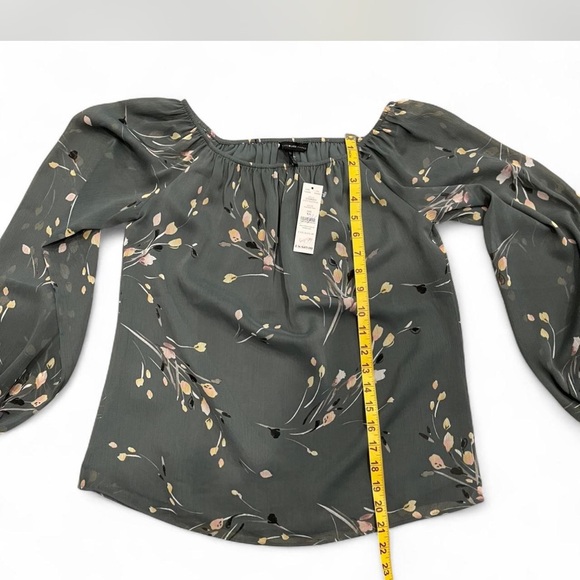 White House Black Market NWT Floral Blouse - Green and Pink - Picture 5 of 7